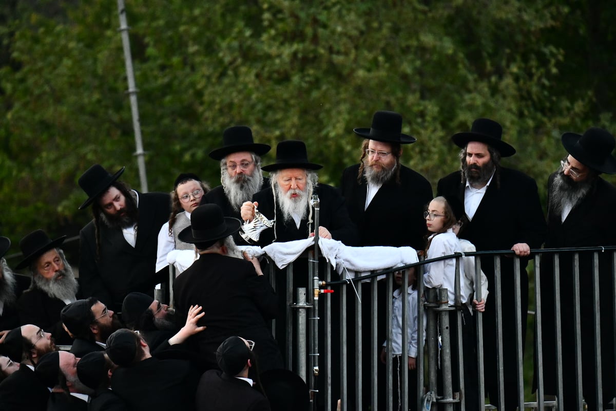 האדמו"ר מגור בשאיבת מים שלנו תשפ"ד