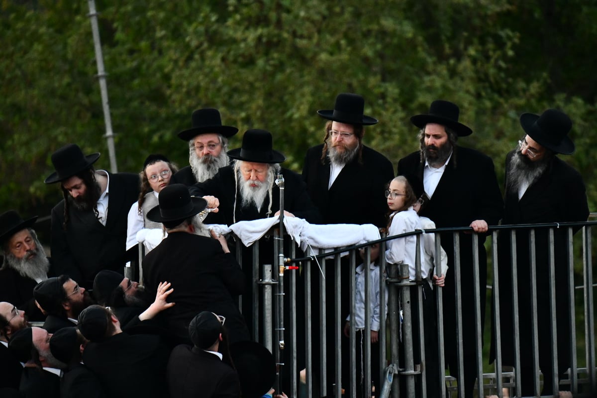 האדמו"ר מגור בשאיבת מים שלנו תשפ"ד