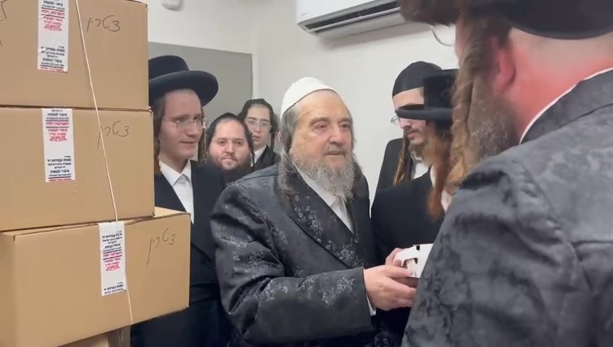 האדמו"ר שיגר ג' מצות מצווה לזקן רבני ברסלב | צפו