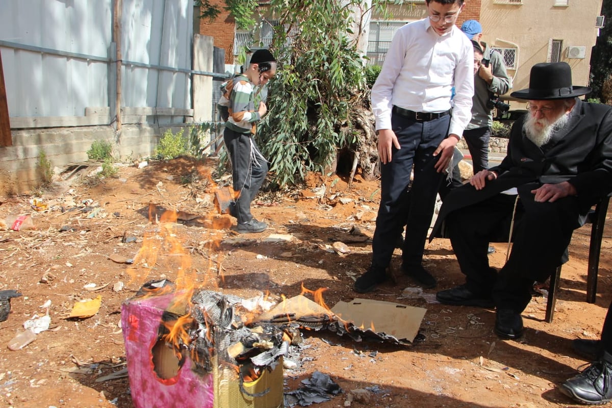 שריפת החמץ של זקן רבני חוג ה'חזון איש' | תיעוד