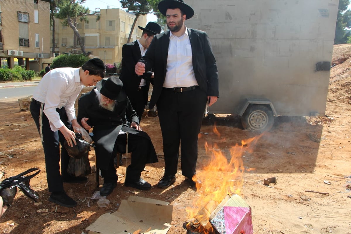 שריפת החמץ של זקן רבני חוג ה'חזון איש' | תיעוד