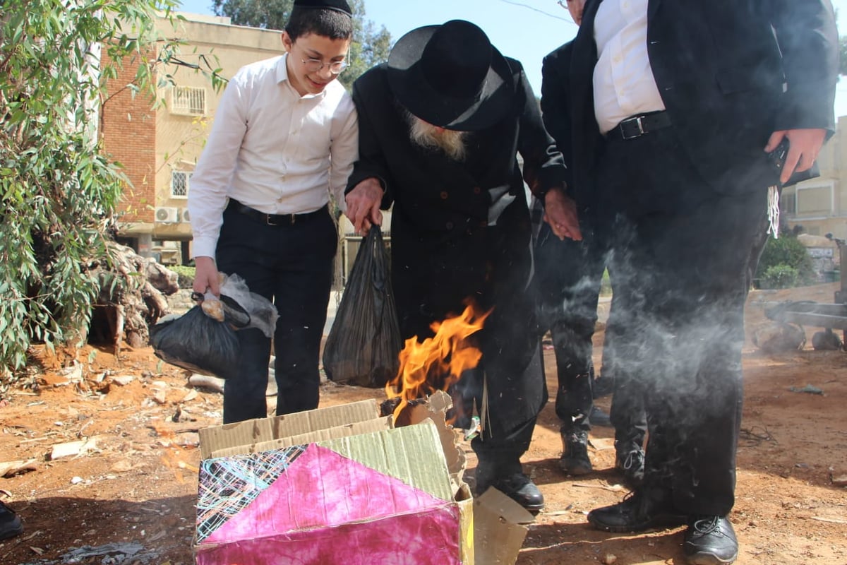 שריפת החמץ של זקן רבני חוג ה'חזון איש' | תיעוד