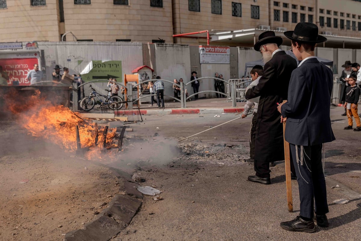 כך שרפו את שאריות החמץ ברחובות עיר התורה והחסידות