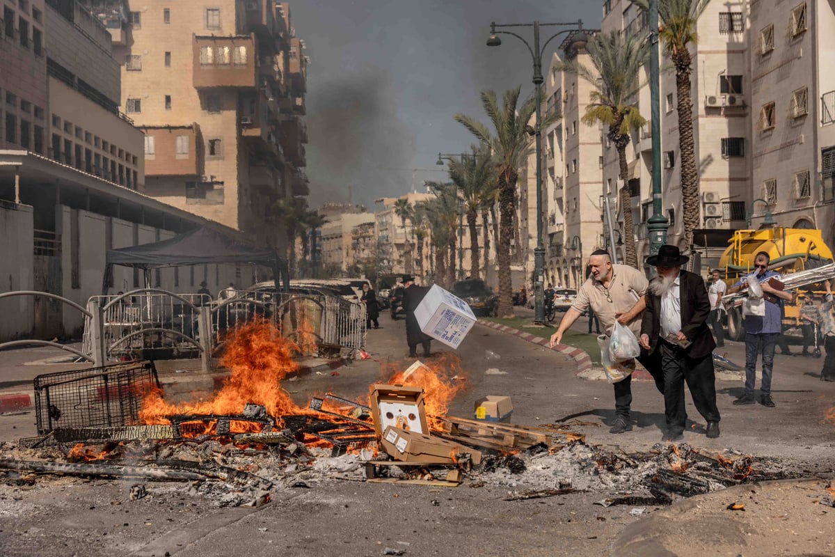 כך שרפו את שאריות החמץ ברחובות עיר התורה והחסידות