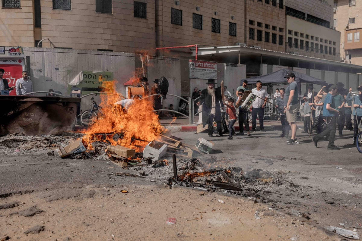 כך שרפו את שאריות החמץ ברחובות עיר התורה והחסידות