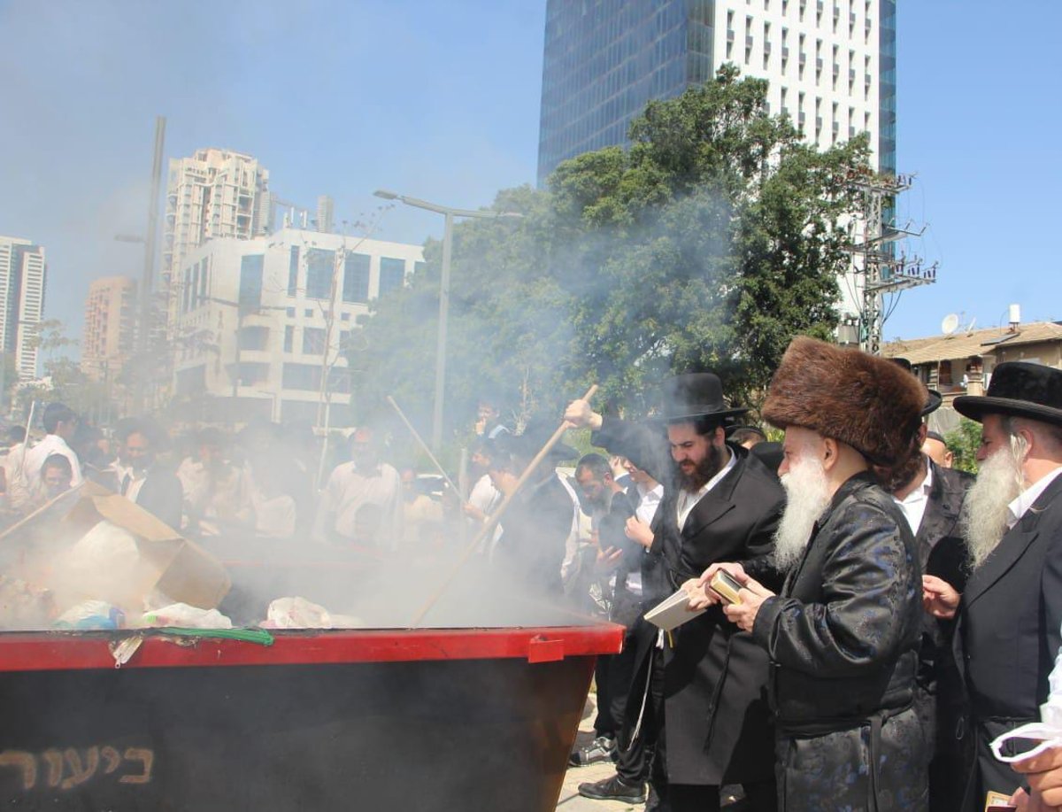 האדמו"ר מבוטשאן בשריפת חמץ