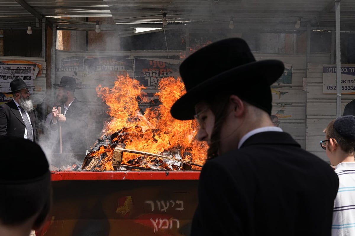 האדמו"ר ממודזיץ בשריפת חמץ