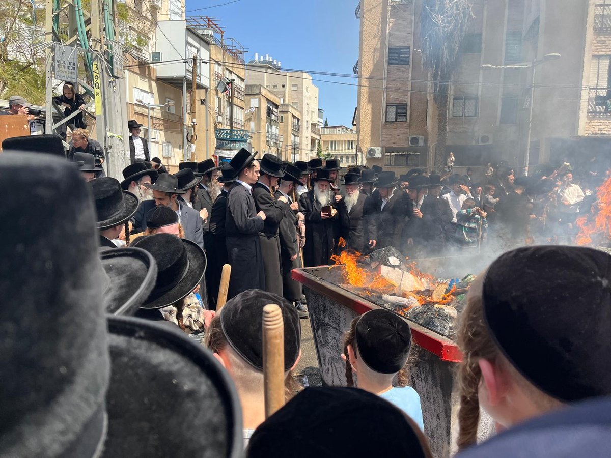 האדמו"ר ממחנובקה בעלזא בערב פסח