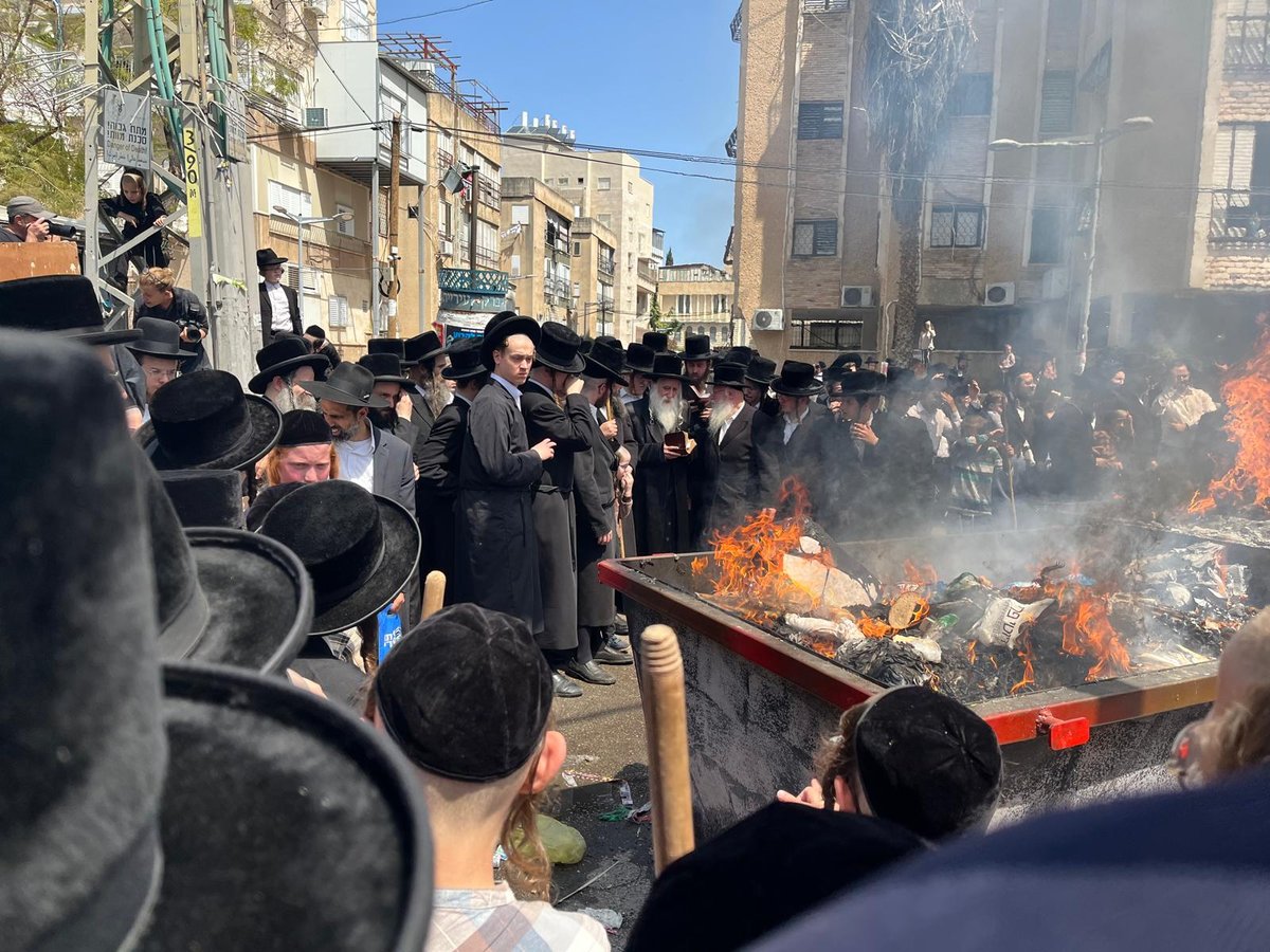 האדמו"ר ממחנובקה בעלזא בערב פסח