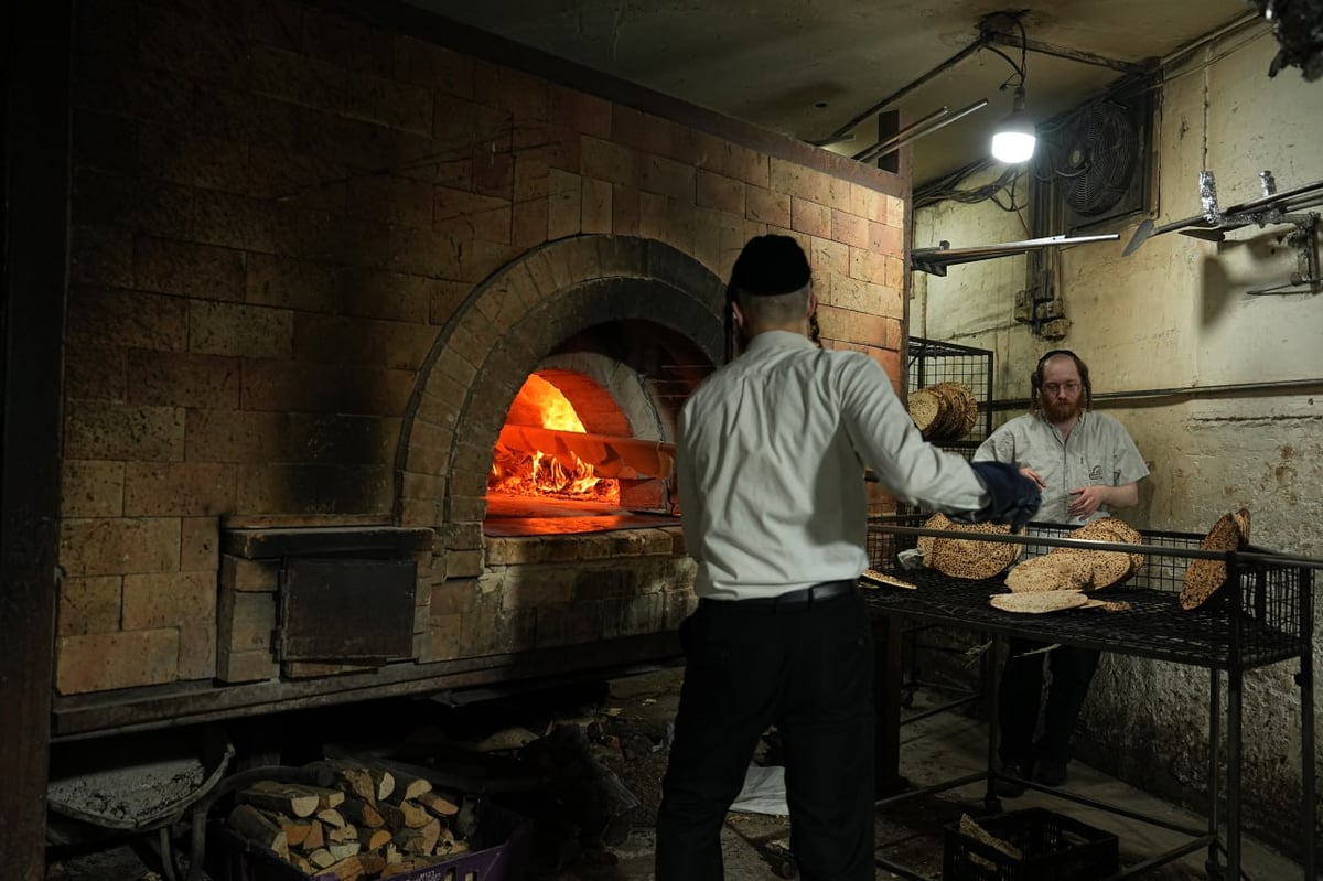 אפיית מצות מצווה בערב פסח