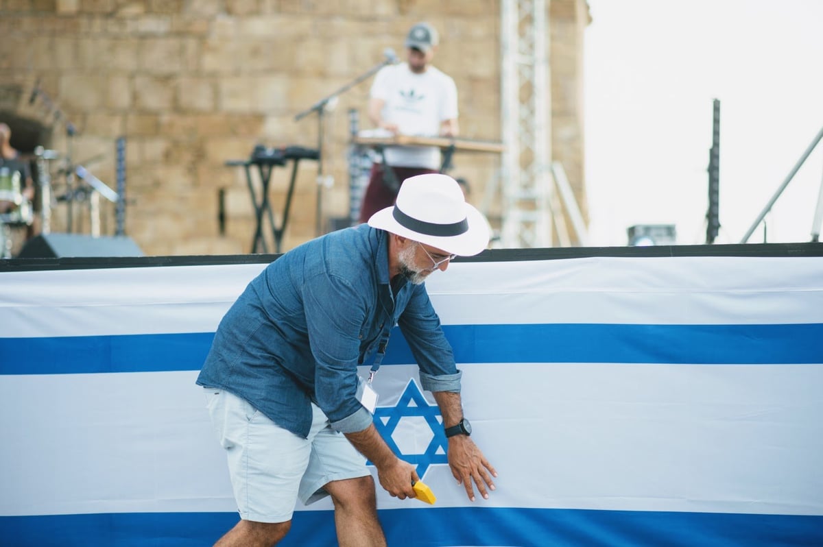 צפו: המופע ההיסטורי של ישי ריבו בקפריסין