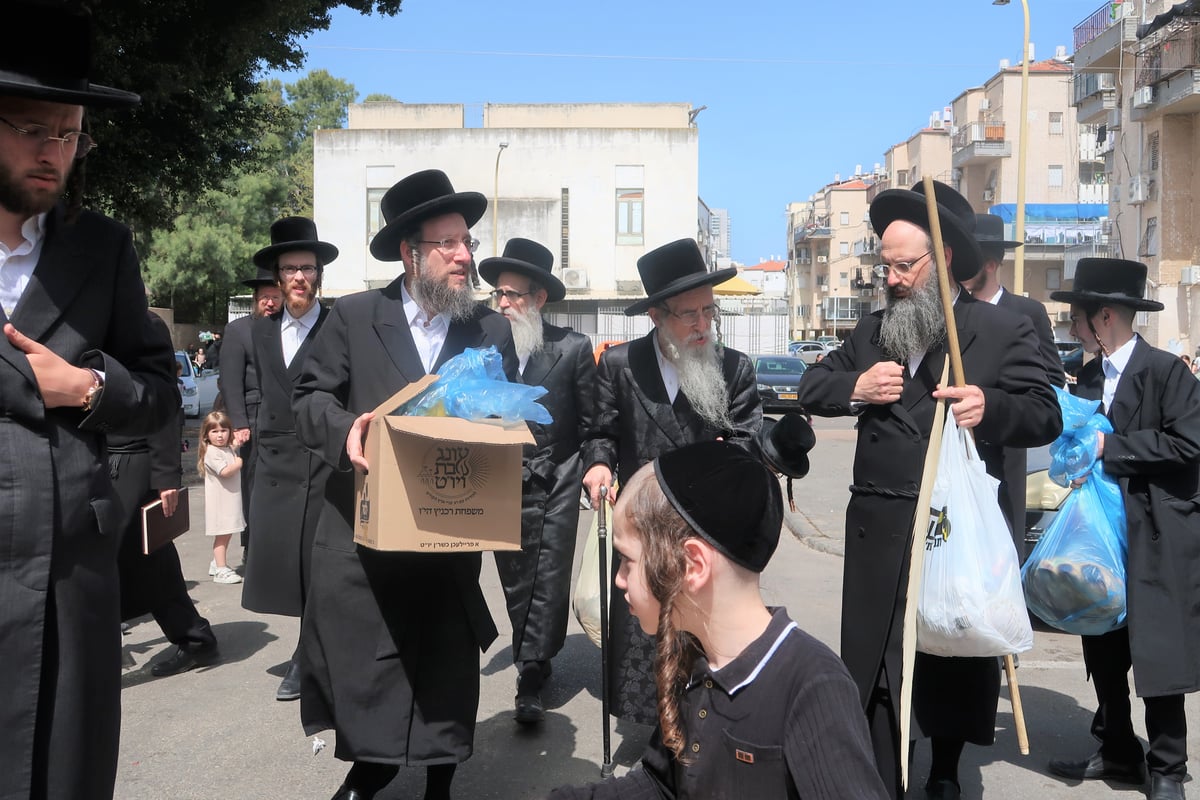 מראות ערב חג פסח בחצה"ק מעליץ