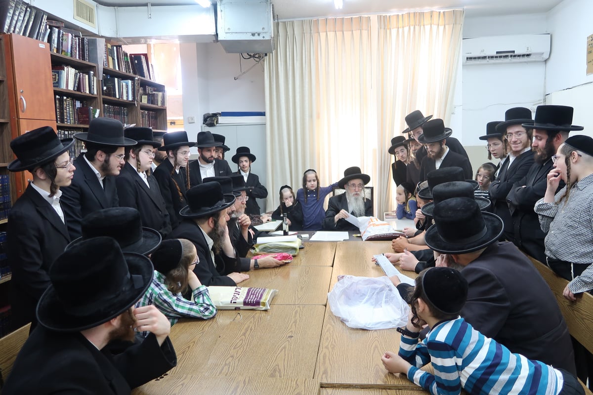 מראות ערב חג פסח בחצה"ק מעליץ