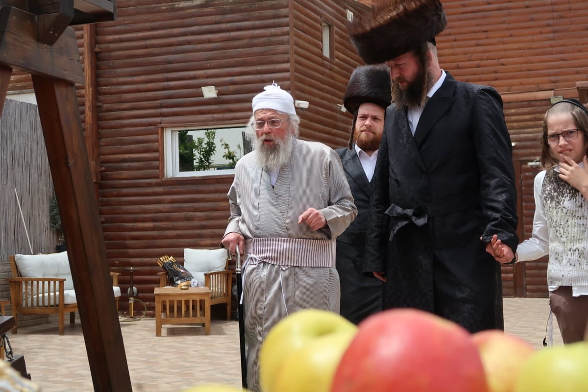 הגרי"מ שעכטער והאדמו"ר מפינסק קארלין בחוה"מ פסח