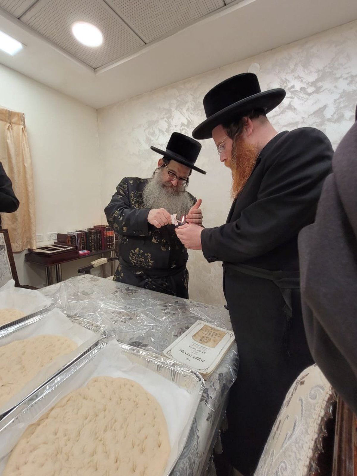 האדמו"ר מנדבורנה אלעד מקודד מפתח לחלות שבת