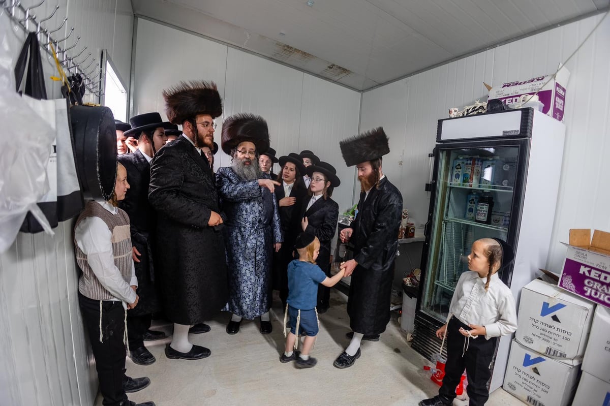 הגה"צ ראש ישיבת סאטמאר בחנוכת בית המדרש בבי"ש