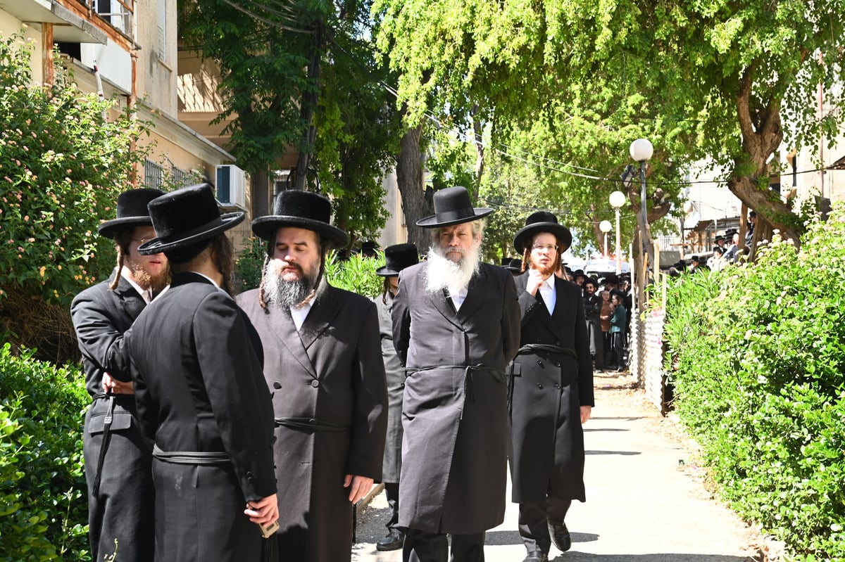 מסע הלוויית בת האדמו"ר מספינקא 