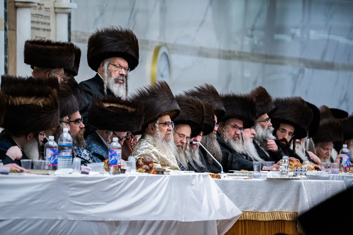 טיש הילולא בסאטמאר