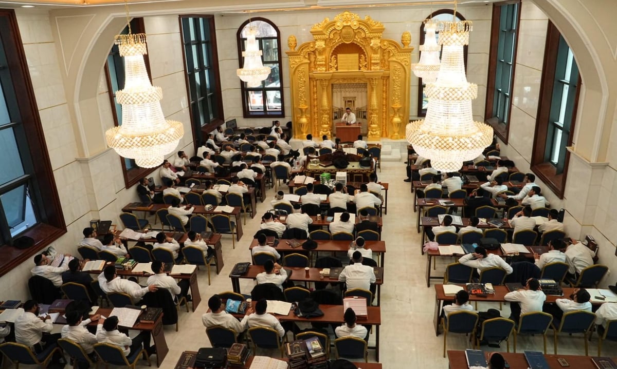 הגר"י כהן בפתיחת הזמן במוסדות 'יביע אומר'. 