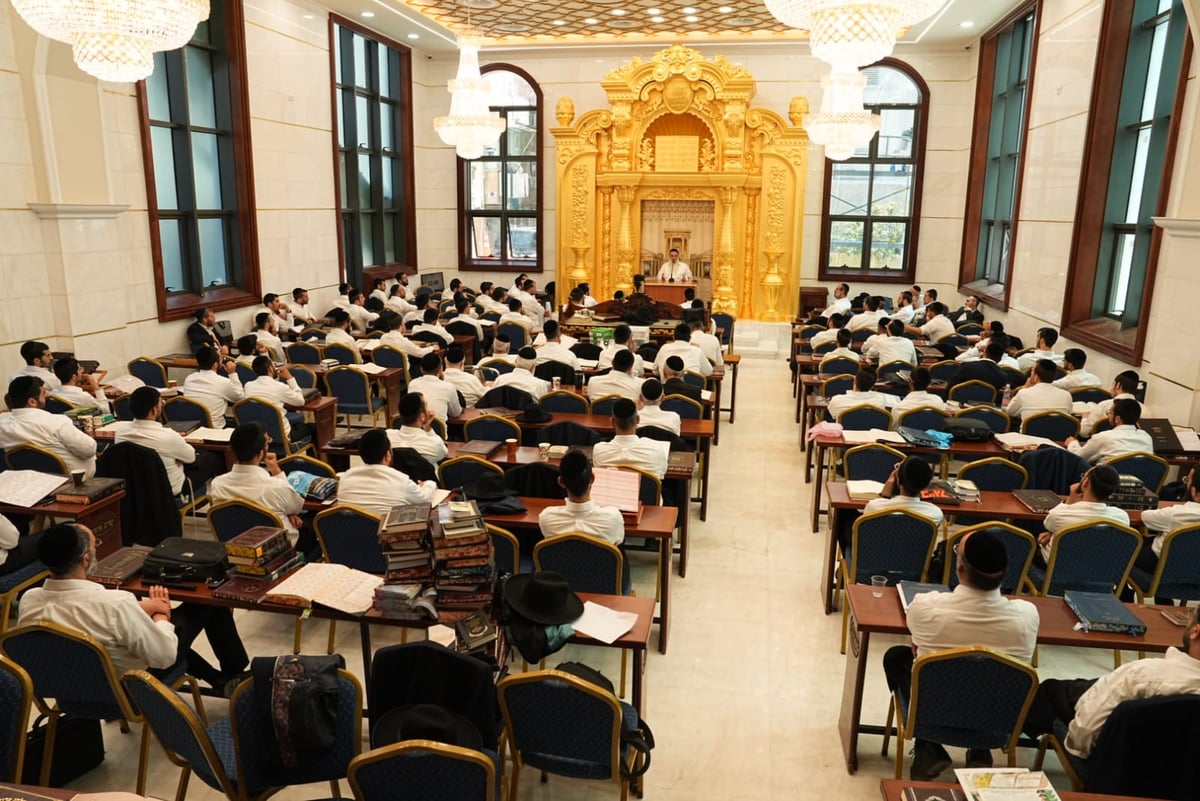 הגר"י כהן בפתיחת הזמן במוסדות 'יביע אומר'. 