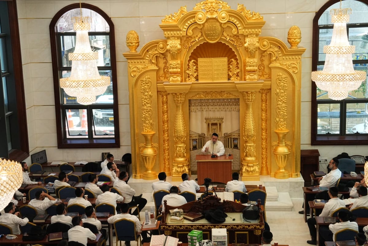 הגר"י כהן בפתיחת הזמן במוסדות 'יביע אומר'. 