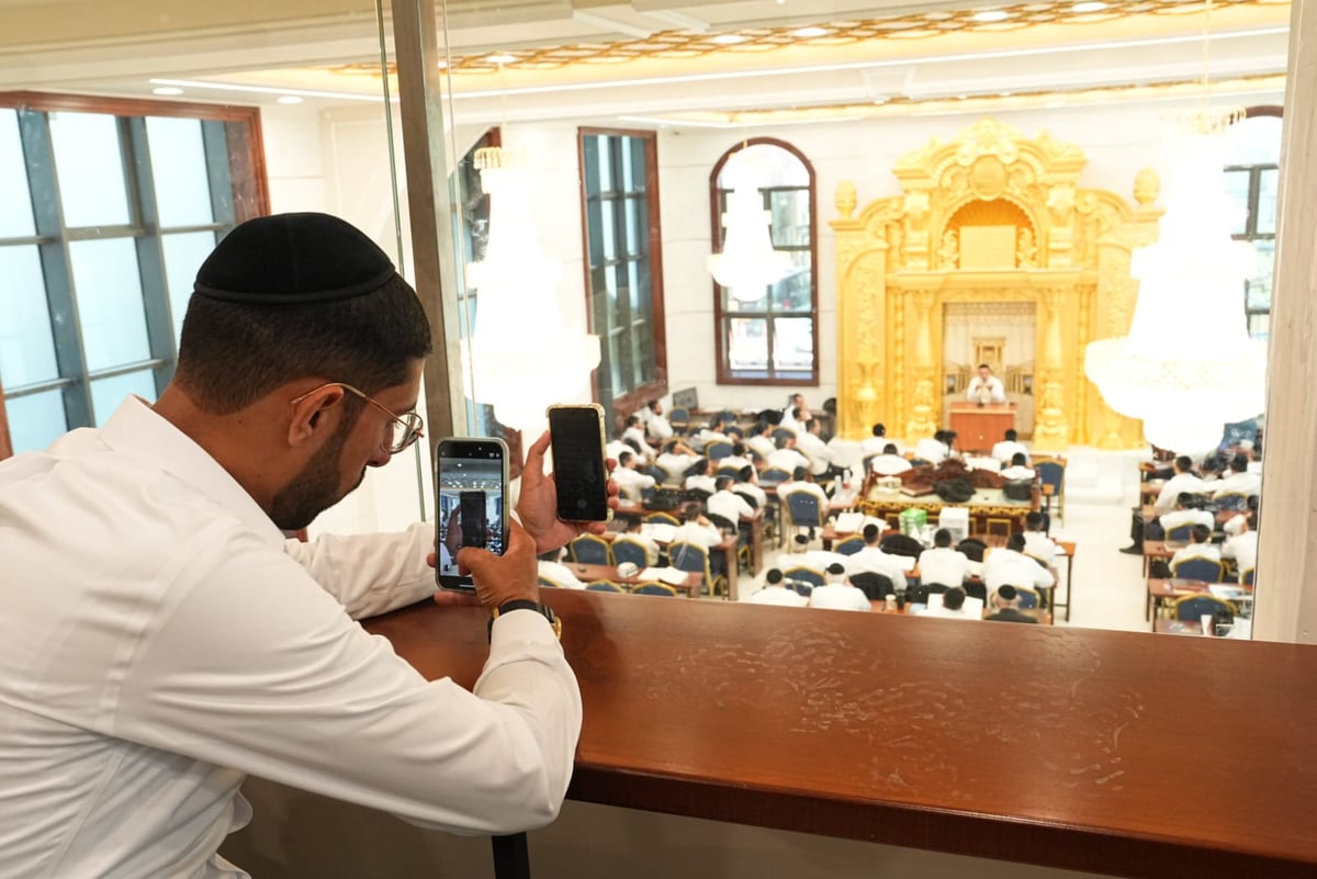 הגר"י כהן בפתיחת הזמן במוסדות 'יביע אומר'. 