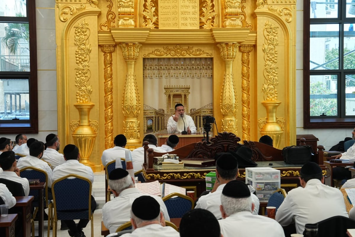 הגר"י כהן בפתיחת הזמן במוסדות 'יביע אומר'. 