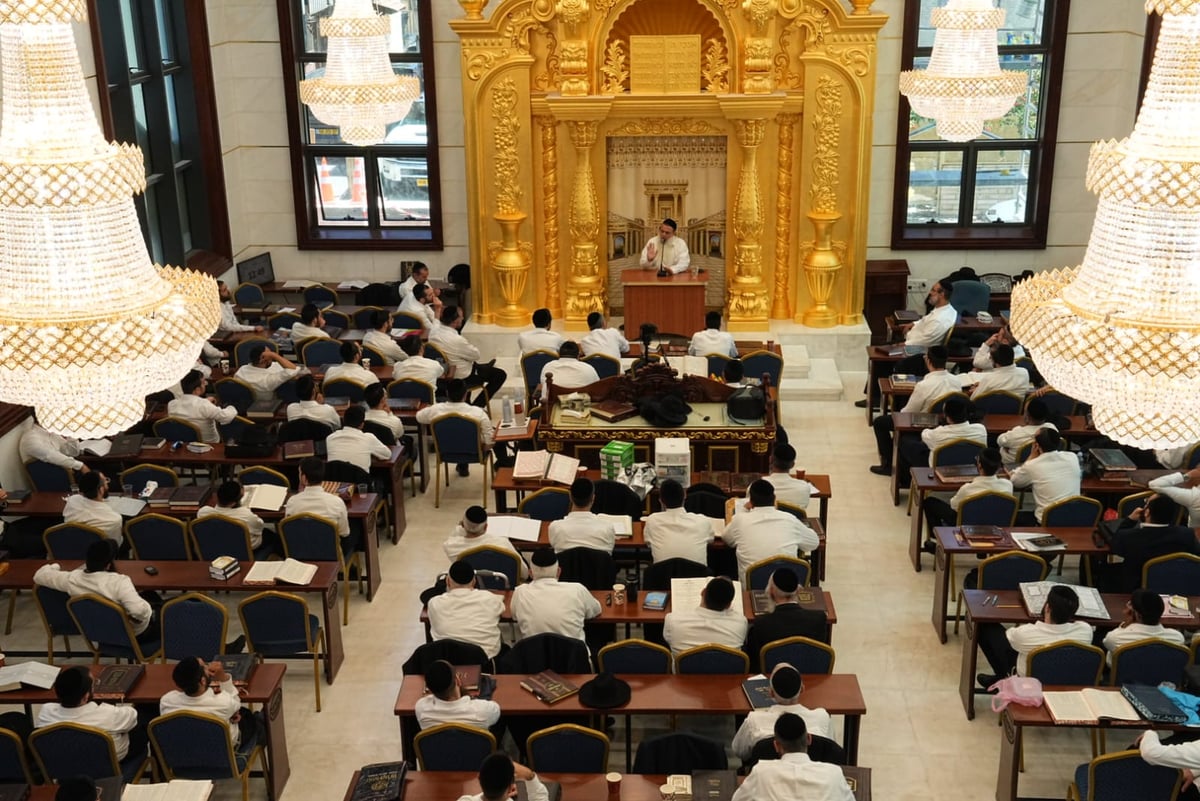 הגר"י כהן בפתיחת הזמן במוסדות 'יביע אומר'. 