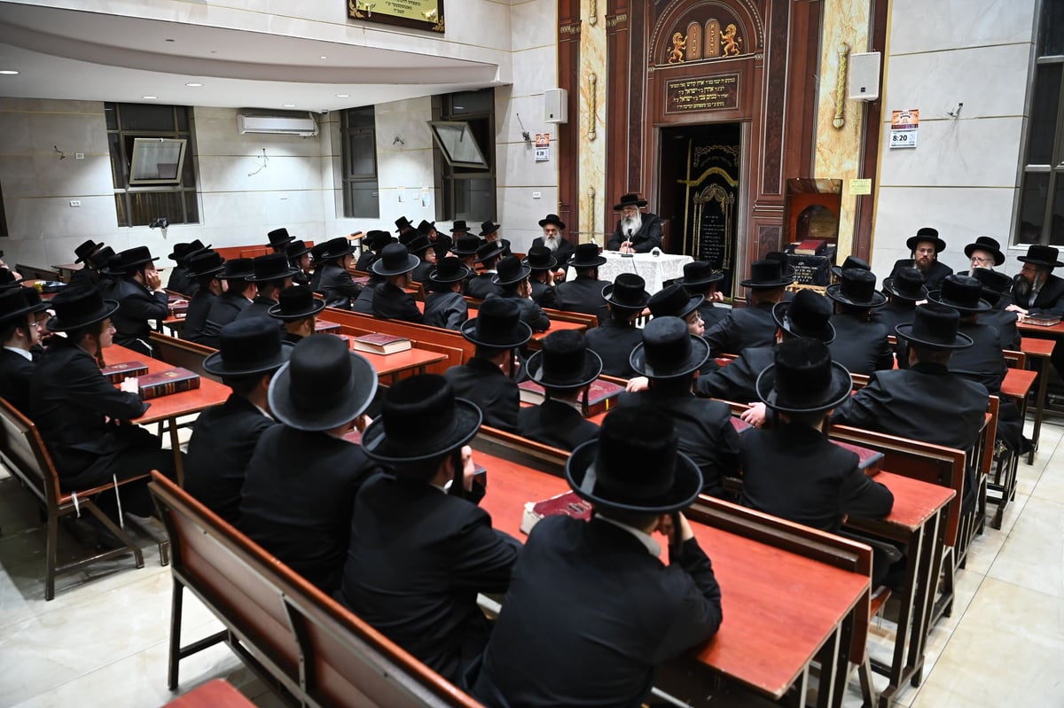 האדמו"ר מדושנסקיא בפתיחת הזמן בב"ב