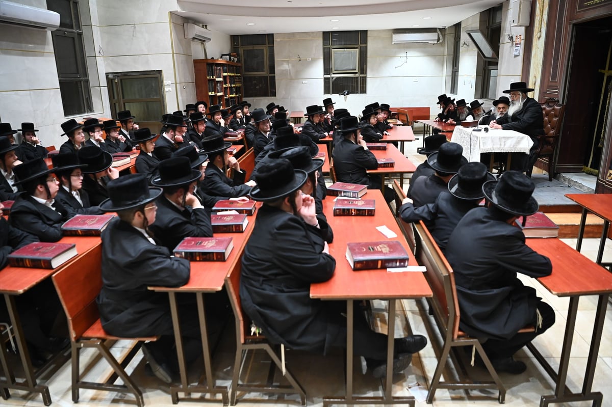 האדמו"ר מדושנסקיא בפתיחת הזמן בב"ב