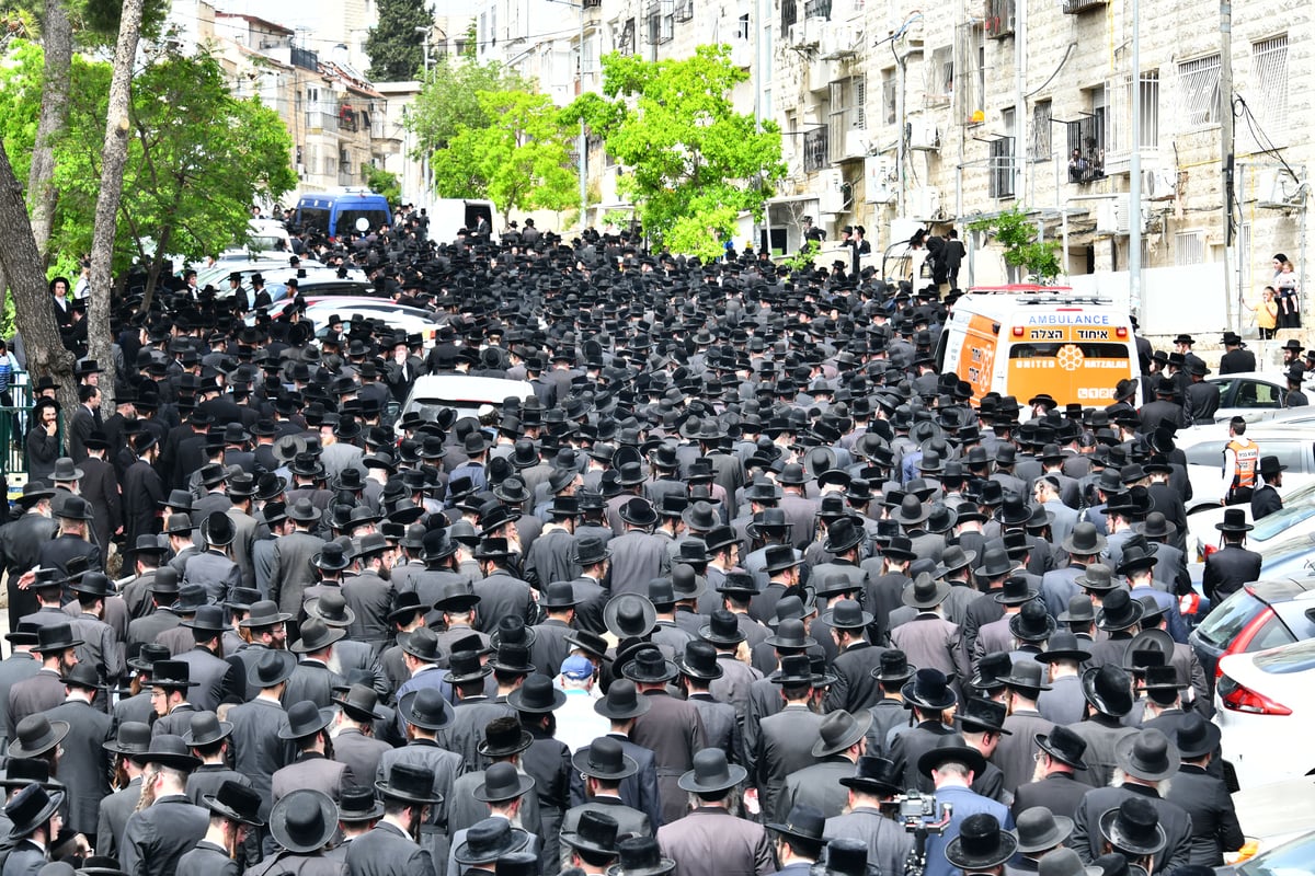  מסע הלווית האדמו"ר מביאלה זצוק"ל