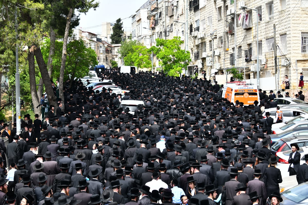  מסע הלווית האדמו"ר מביאלה זצוק"ל