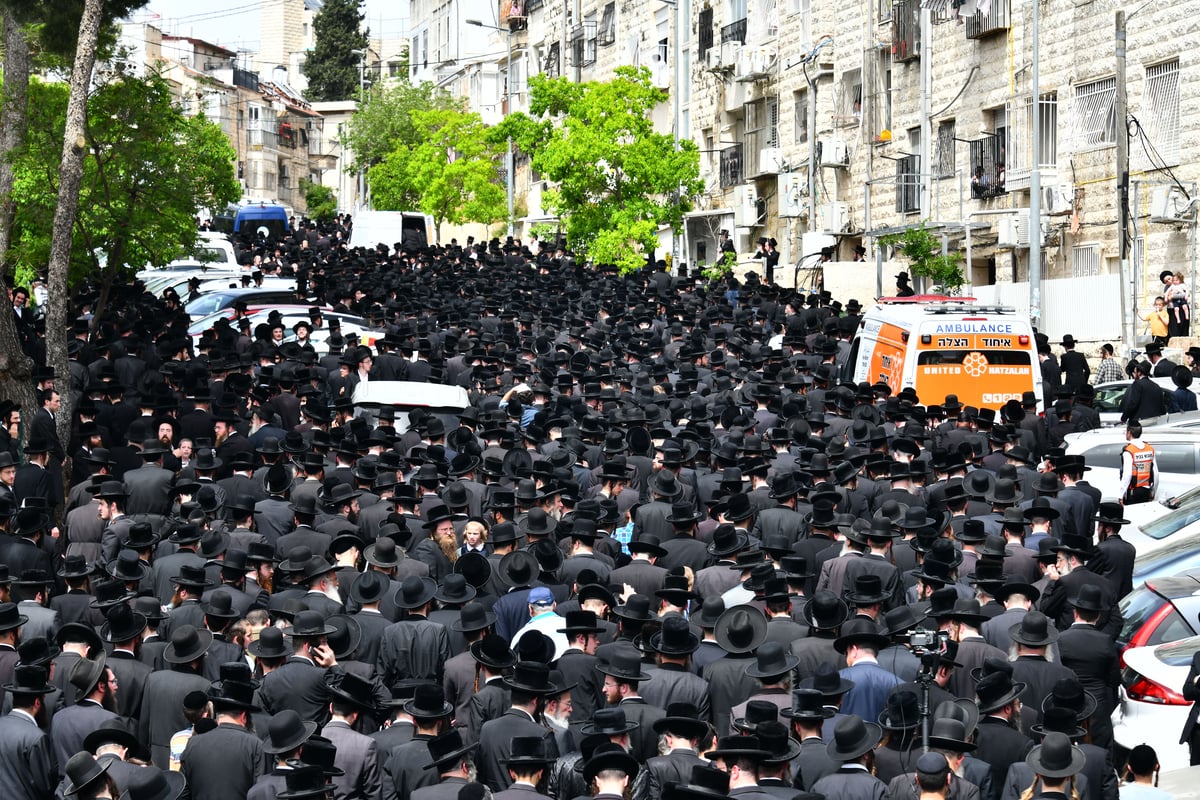  מסע הלווית האדמו"ר מביאלה זצוק"ל