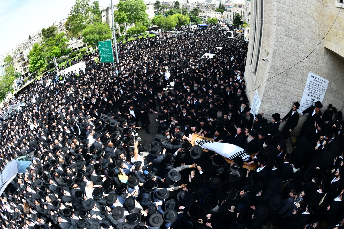  מסע הלווית האדמו"ר מביאלה זצוק"ל