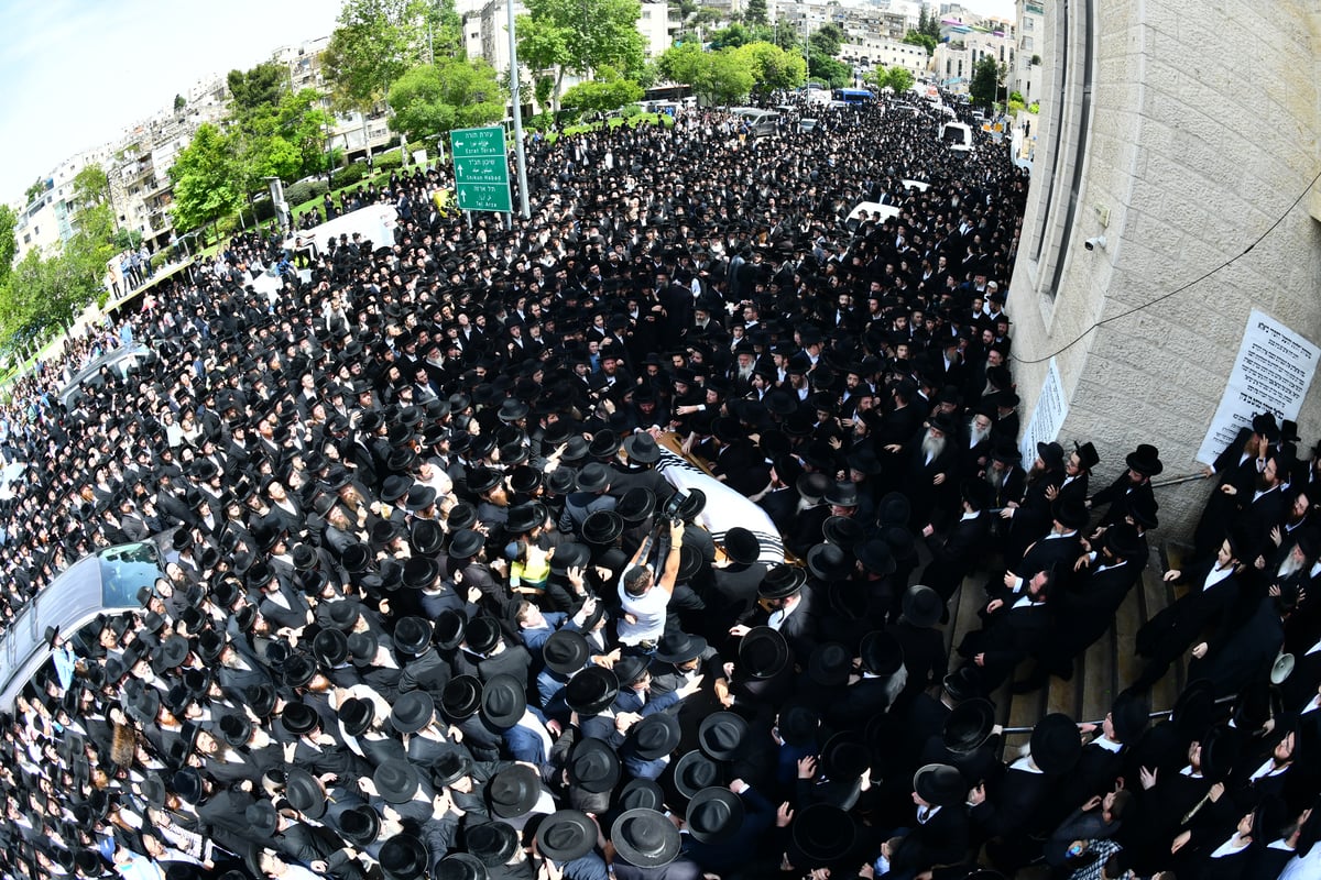  מסע הלווית האדמו"ר מביאלה זצוק"ל