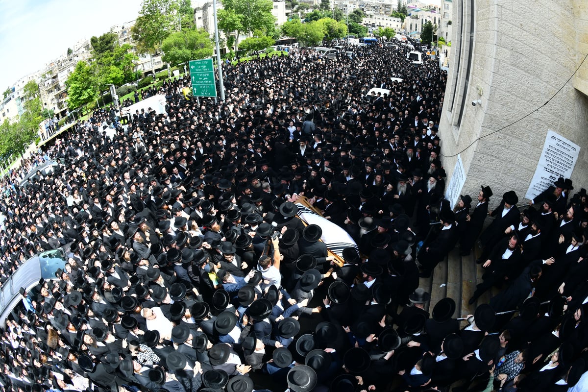  מסע הלווית האדמו"ר מביאלה זצוק"ל