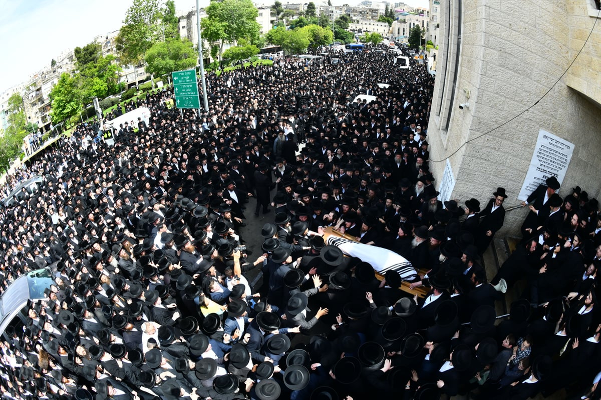  מסע הלווית האדמו"ר מביאלה זצוק"ל