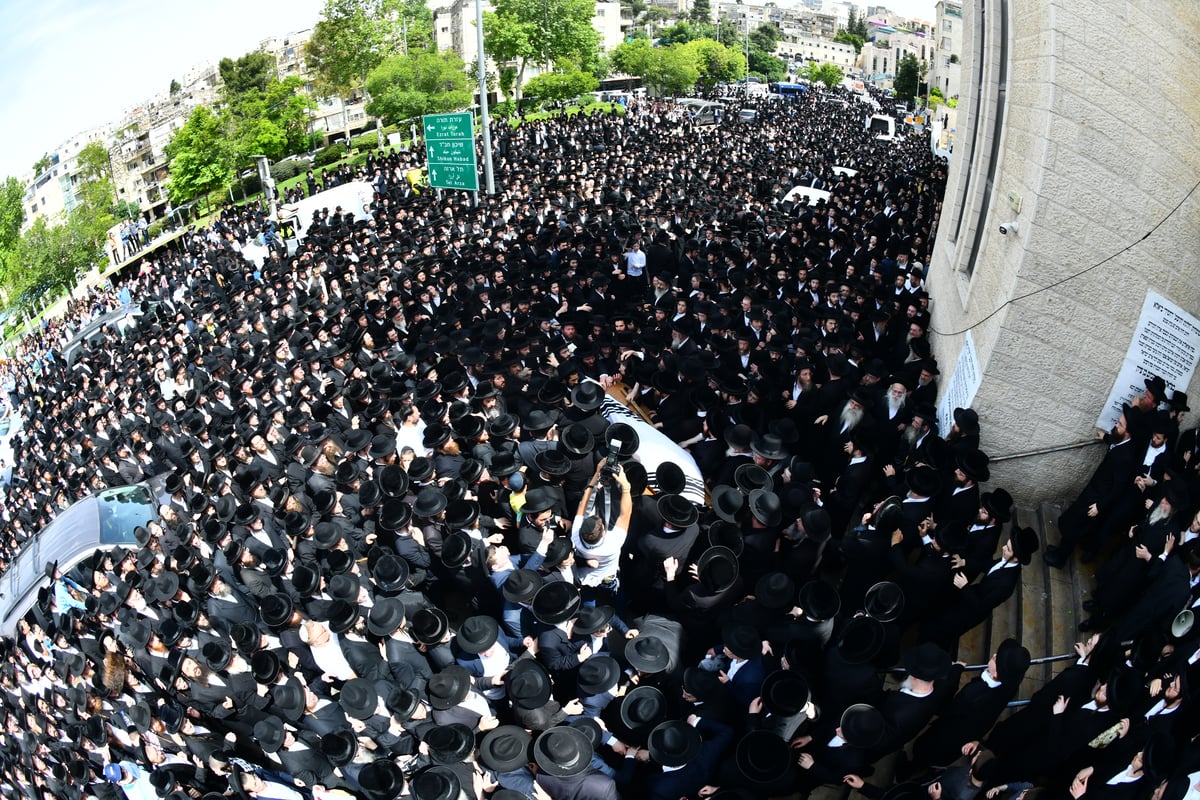  מסע הלווית האדמו"ר מביאלה זצוק"ל