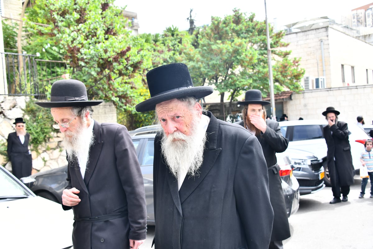  מסע הלווית האדמו"ר מביאלה זצוק"ל