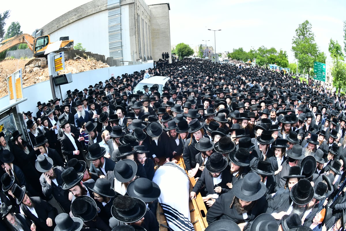  מסע הלווית האדמו"ר מביאלה זצוק"ל