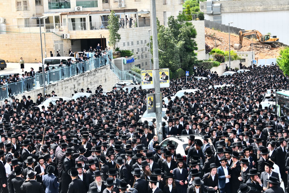  מסע הלווית האדמו"ר מביאלה זצוק"ל