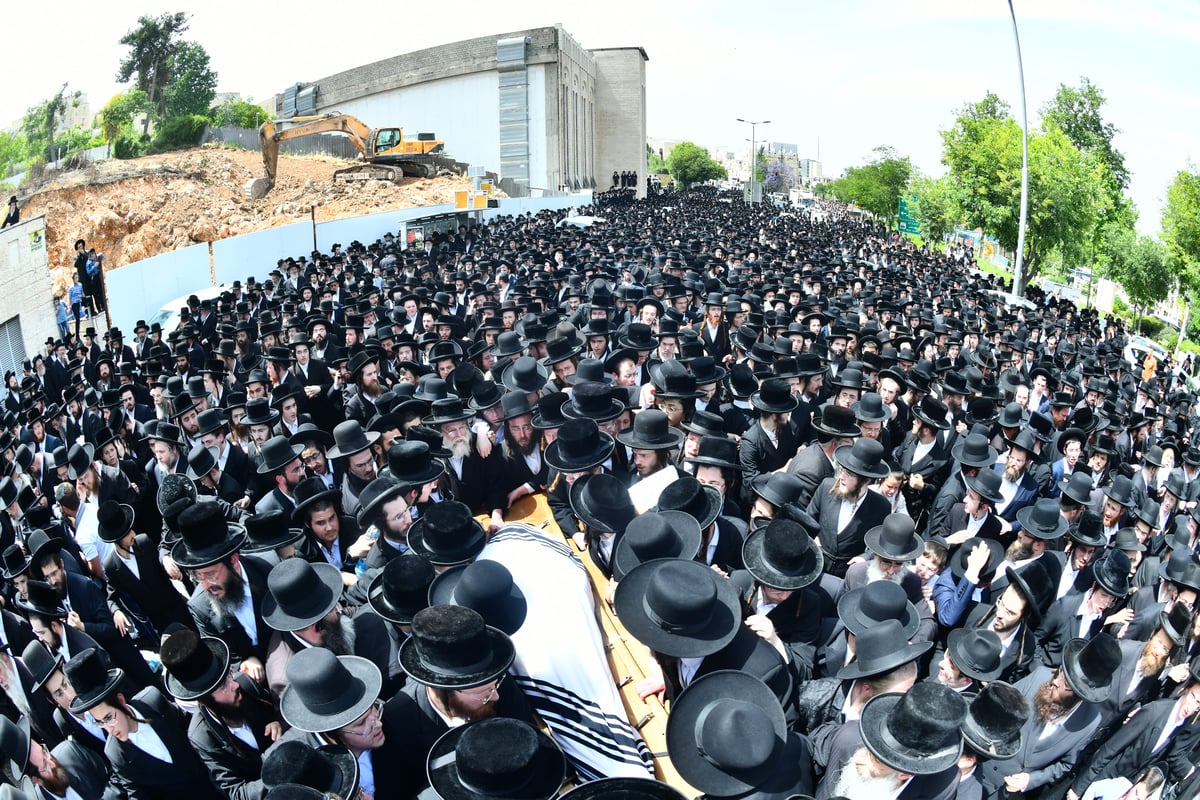  מסע הלווית האדמו"ר מביאלה זצוק"ל