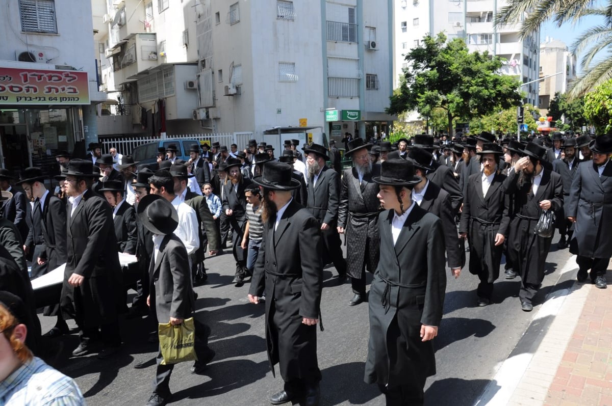 שוקי לרר מגיש: גלריית ענק מחיי האדמו"ר מביאלה זצ"ל