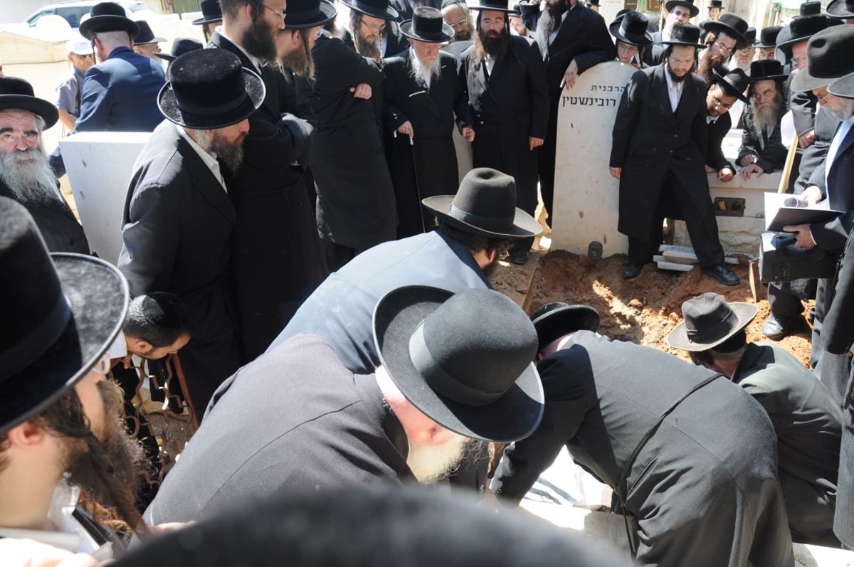 שוקי לרר מגיש: גלריית ענק מחיי האדמו"ר מביאלה זצ"ל