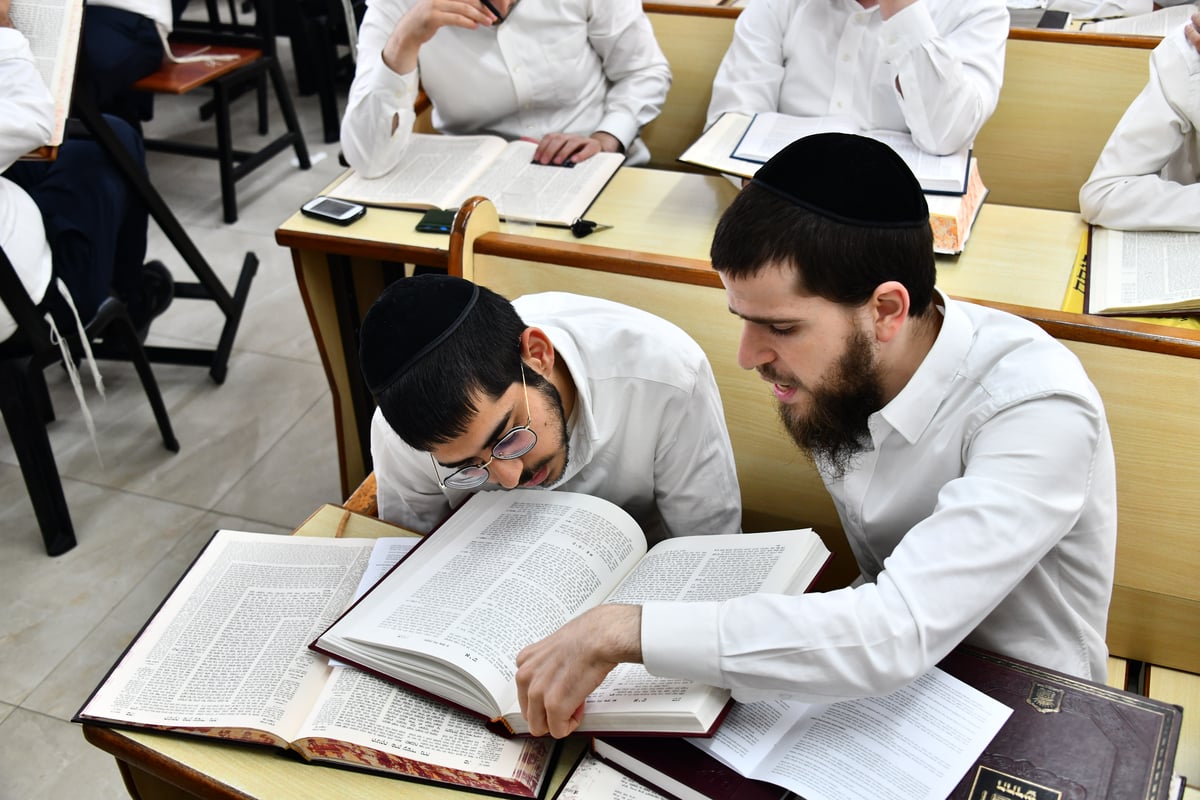 פתיחת זמן קיץ בכולל של הגר"ע פריד