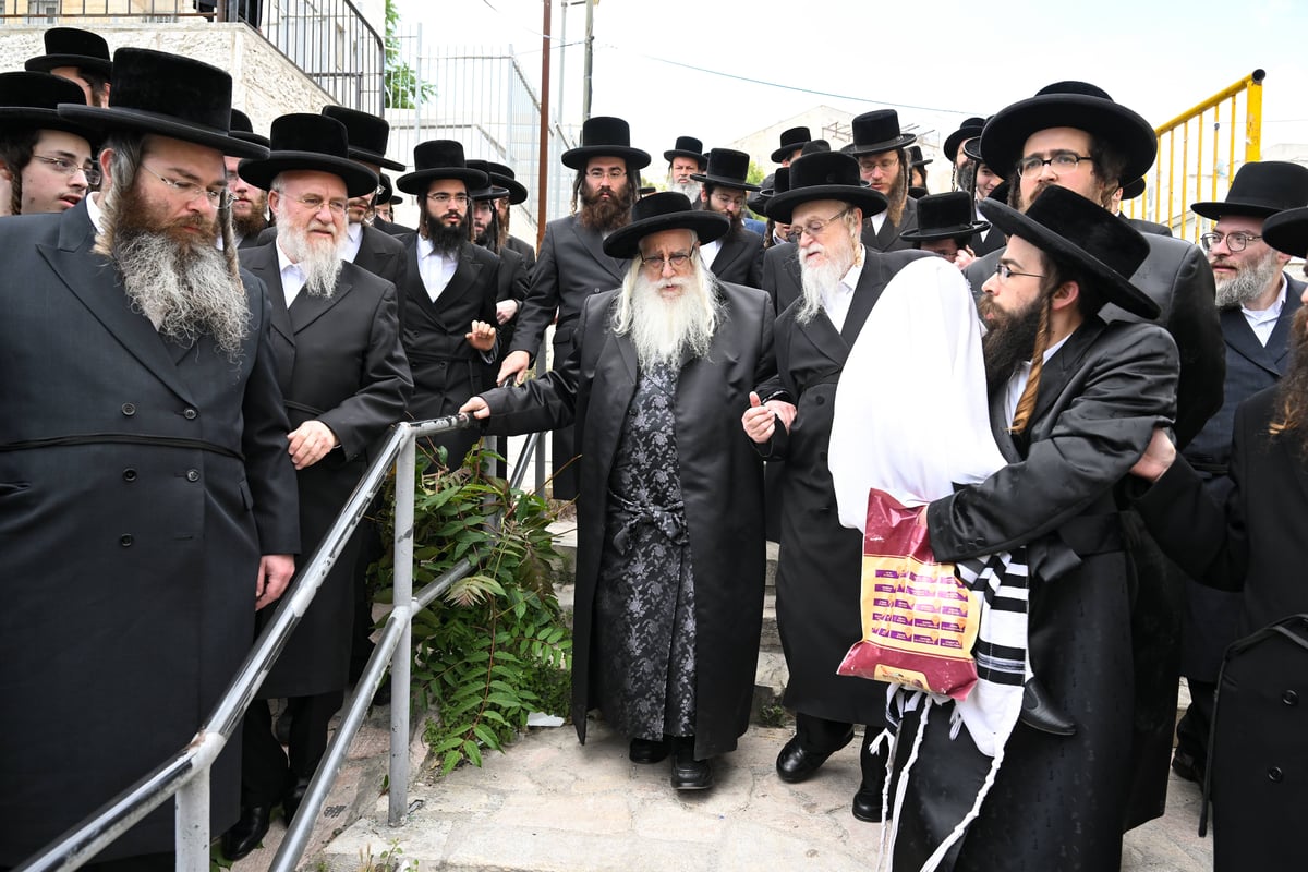 שמחת החלאקה לנין האדמו"ר מצאנז 