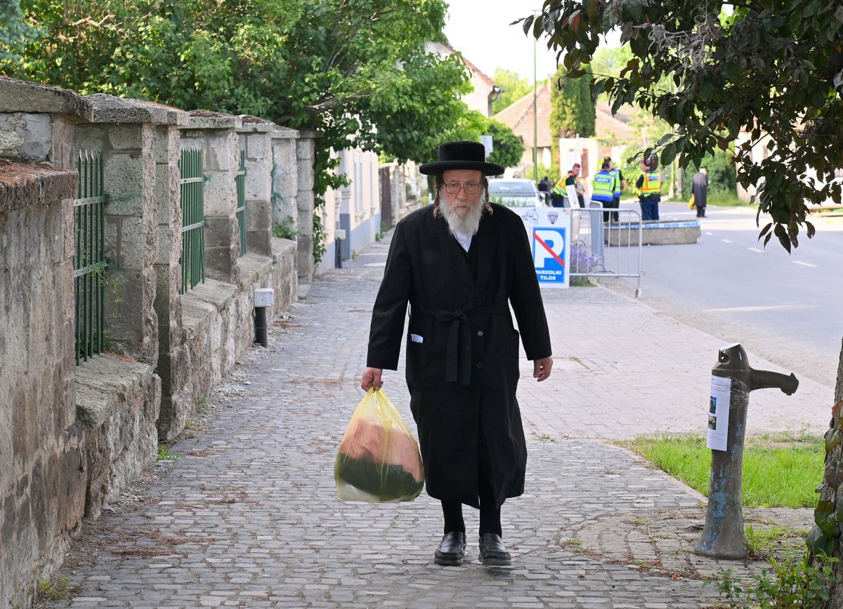 מראות ההילולה בקרעסטיר