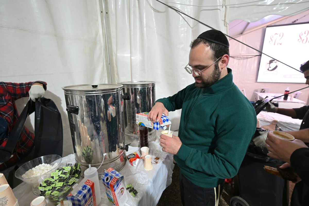 מראות ההילולה בקרעסטיר