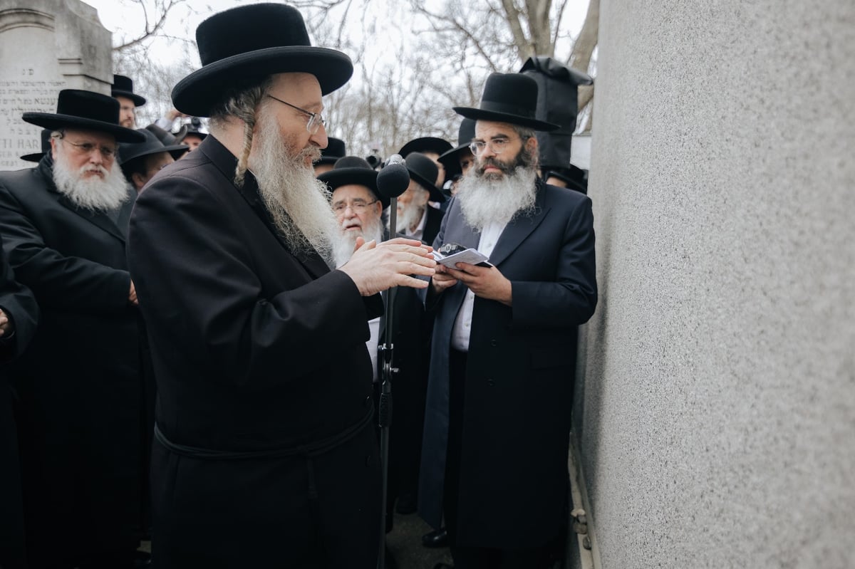 האדמו"ר מביאלה במסע תפילות בוינה