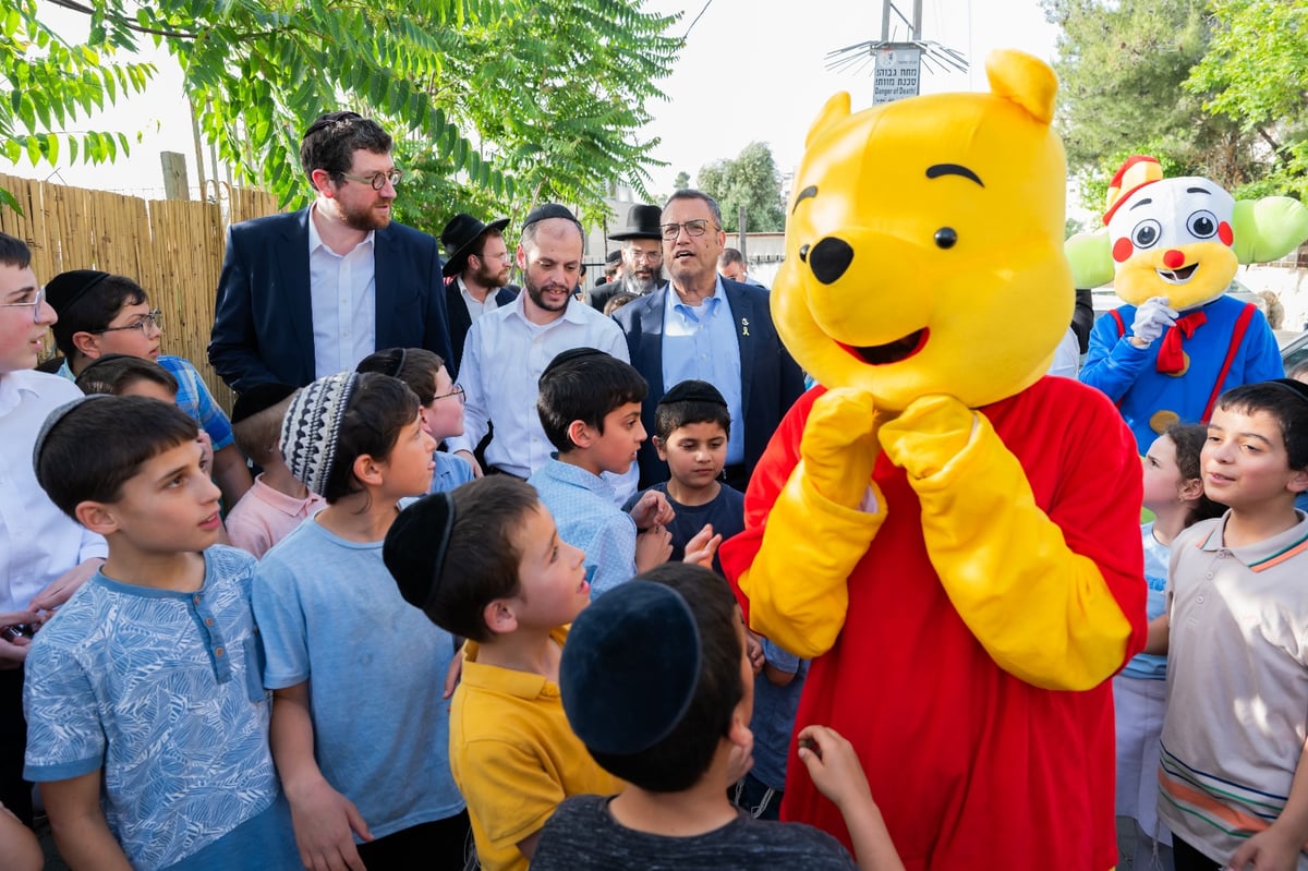 מראות מחנוכת הספריה החדשה